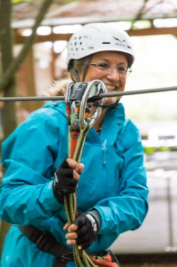 Exkursionsteilnehmerin im Kletterwald